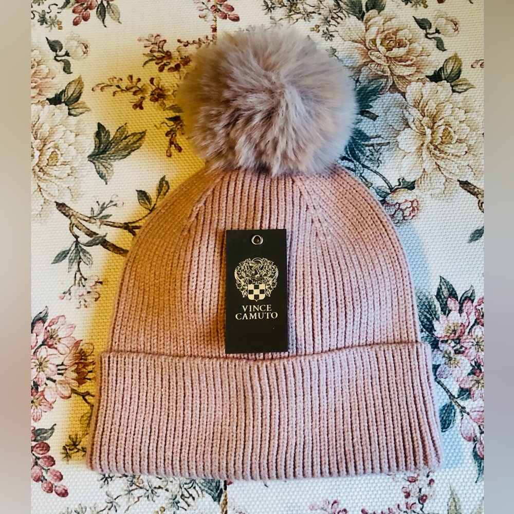 Vince Camuto Dusty Rose knit Beanie with Faux Fur Pompom. One size. NWT/NEW